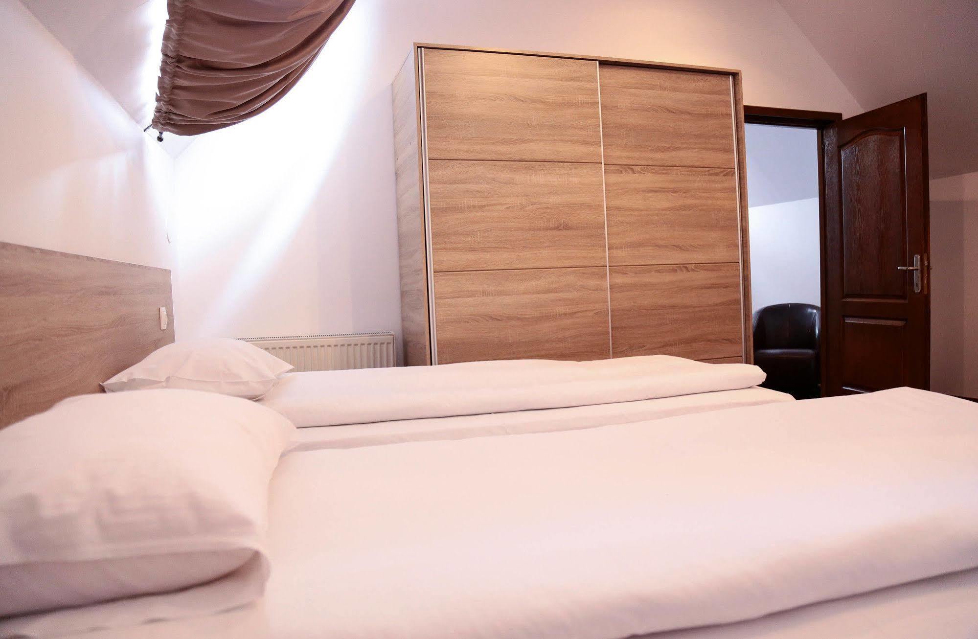 Hotel Apollonia براشوف المظهر الخارجي الصورة